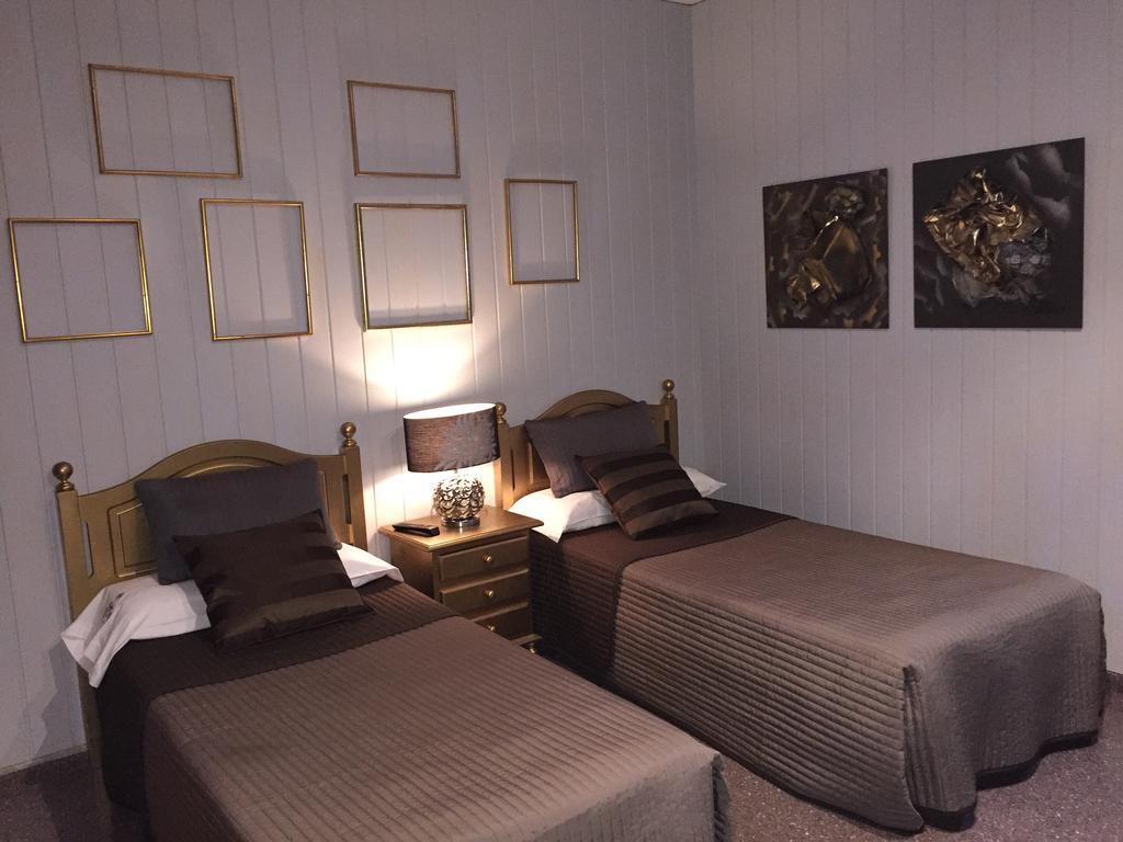 Hostal Sant Marti Puig-reig Ruang foto