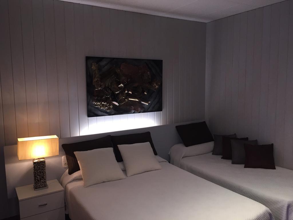 Hostal Sant Marti Puig-reig Ruang foto